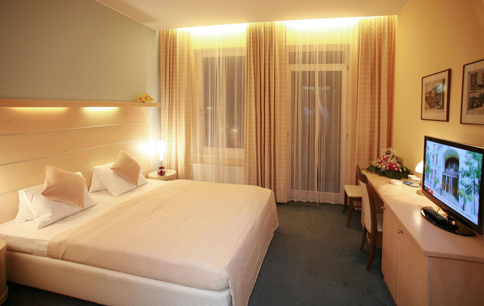 Venus Hotel Karlovy Vary Bagian luar foto
